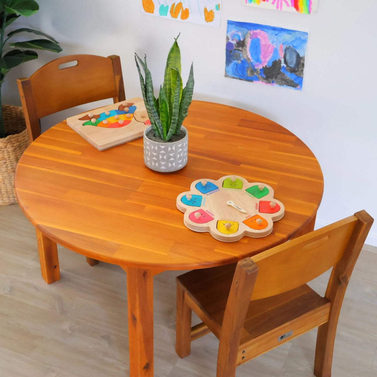 QToys - Large Round Table with 2 Stacking Chairs