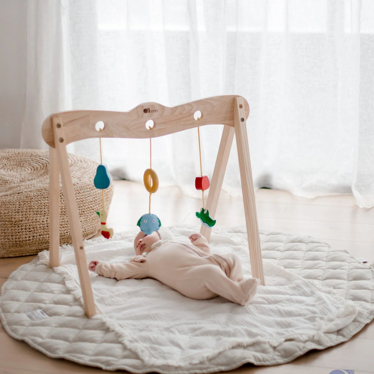 QToys - Wooden Baby Gym