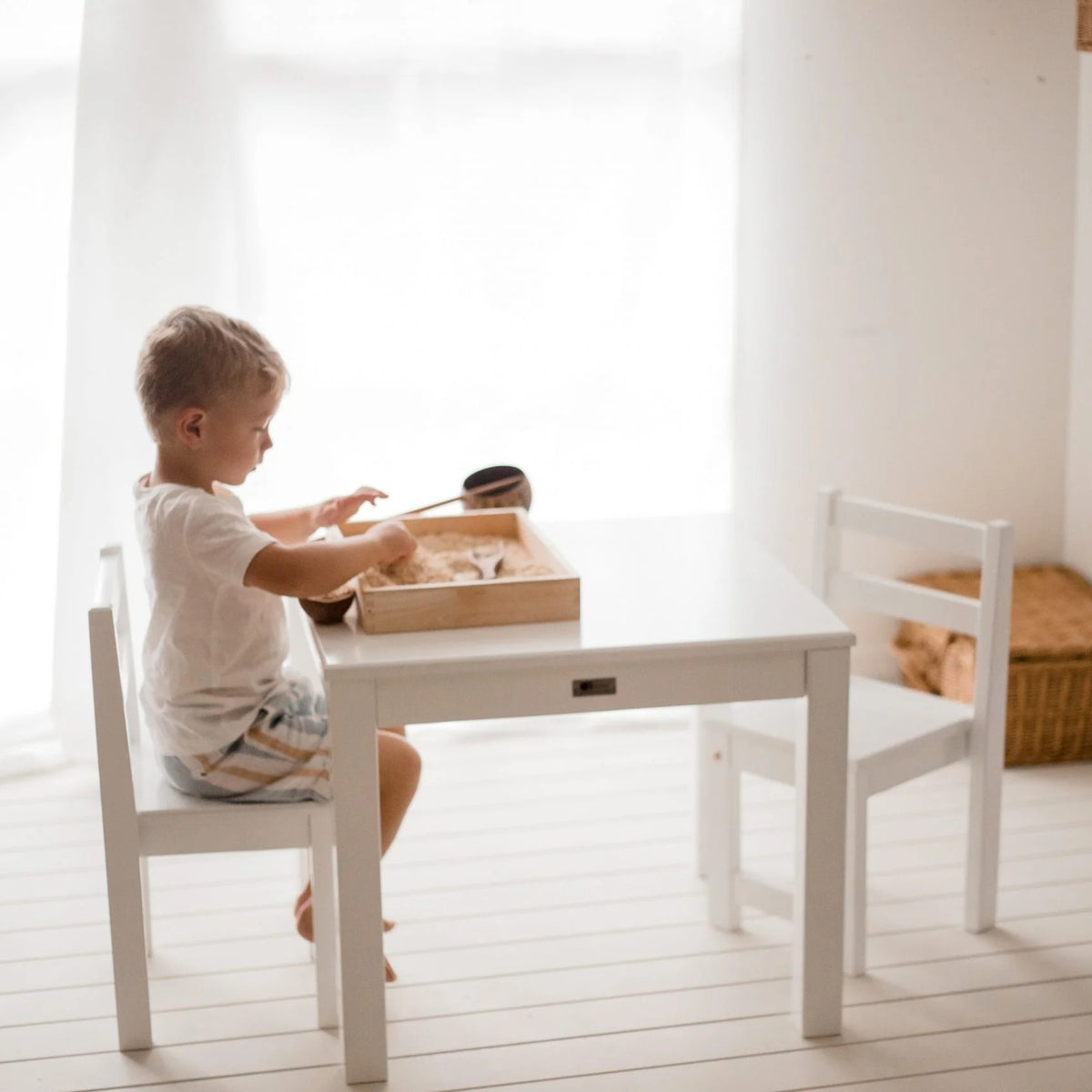 QToys - Timber White Table with 2 Standard Chairs