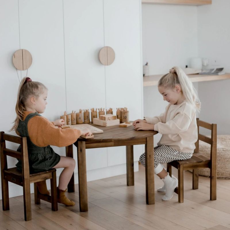 QToys - Large Round Table with 2 Standard Chairs