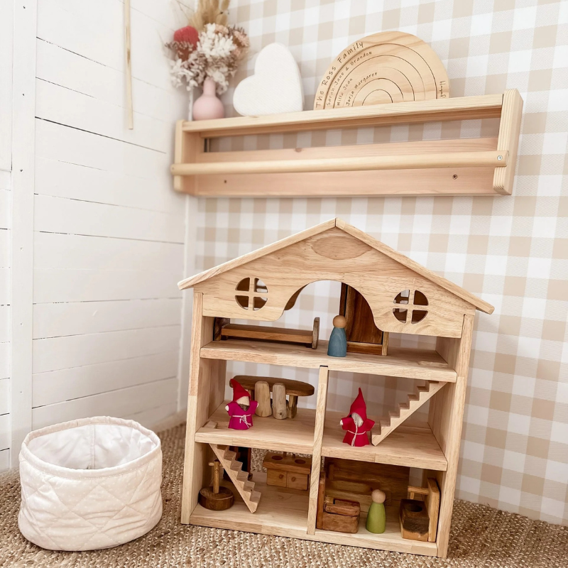 QToys - Classic Wooden Dollhouse
